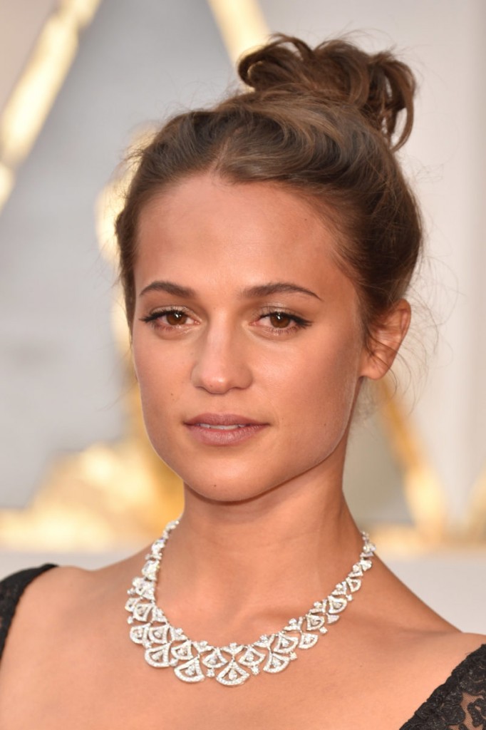 HOLLYWOOD, CA - FEBRUARY 26: Actor Alicia Vikander attends the 89th Annual Academy Awards at Hollywood & Highland Center on February 26, 2017 in Hollywood, California. (Photo by Kevin Mazur/Getty Images)