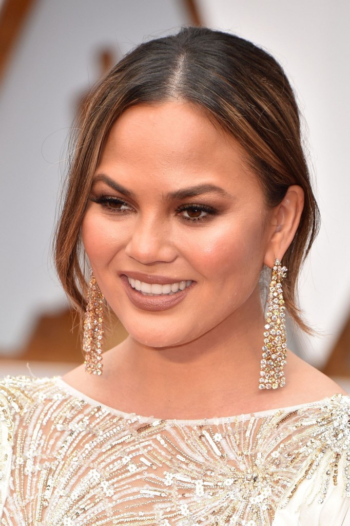 Chrissy Teigen oscars 2017 earrings