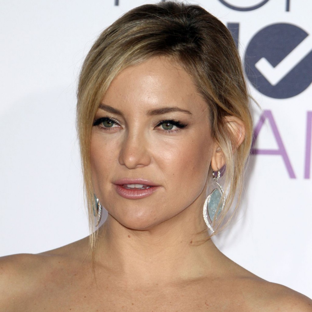 kate hudson at 2016 people-s choice awards aquamarine earings